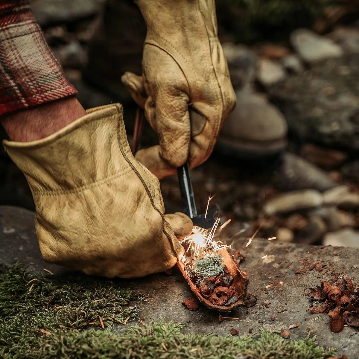 Waterproof Iron Magnesium Fire Starter Kit With Leather Pouch